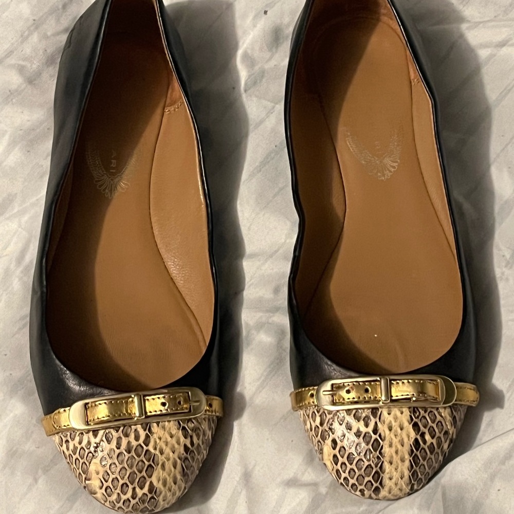 ELIE TAHARI GWEN TWO TONE FLATS 5